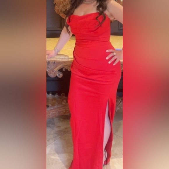 Red dress - Picture 7 of 9